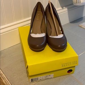 Kenneth Cole reaction brown wedge size 9 NIB
